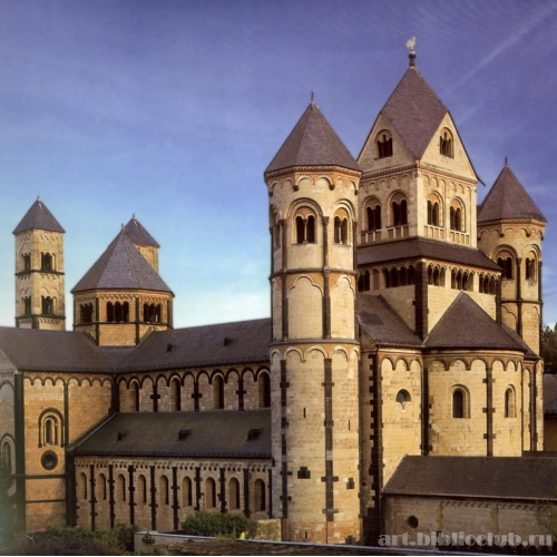 Церковь бенедиктинского монастыря Санта Мария Лаах. Вид с северо-запада