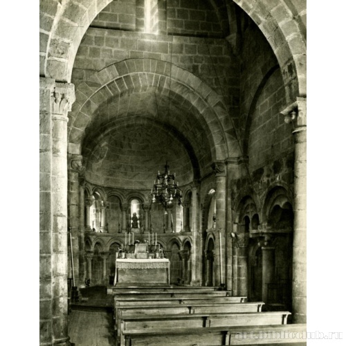 Церковь Санта-Мария в Сионес. Главный неф и хор