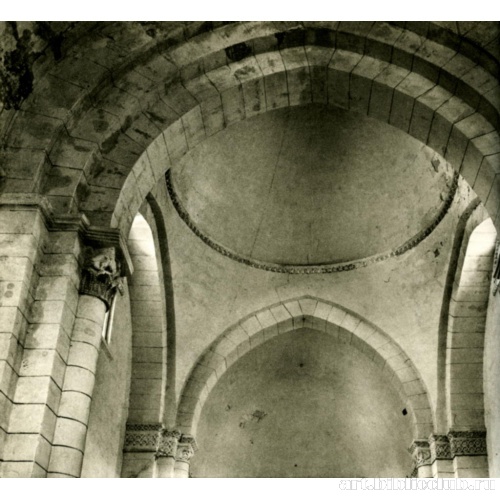 Церковь Санта-Мария дель Валле монастыря де Родилья. Купол трансепта