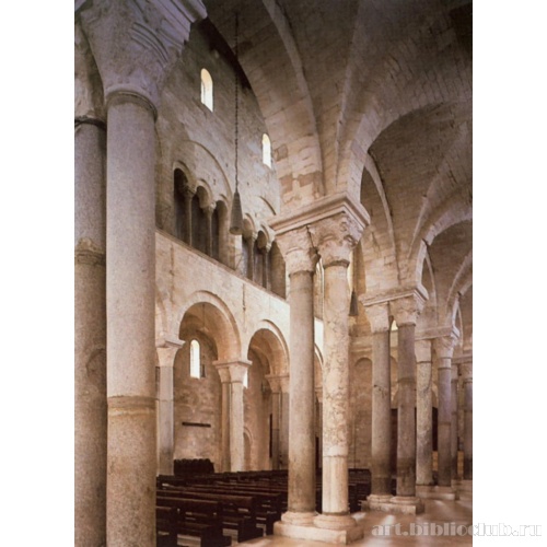 Собор в Трани. Западная часть нефа