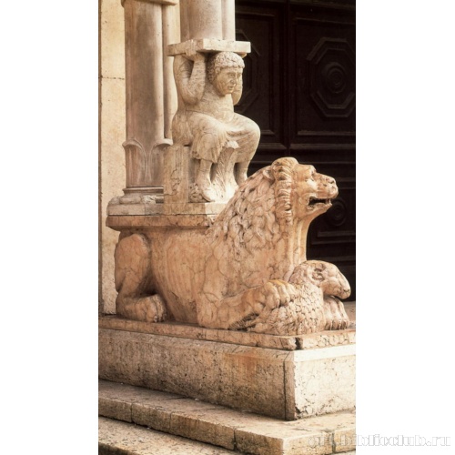 Деталь главного портала. Лев