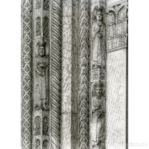 Фигуры в простенках