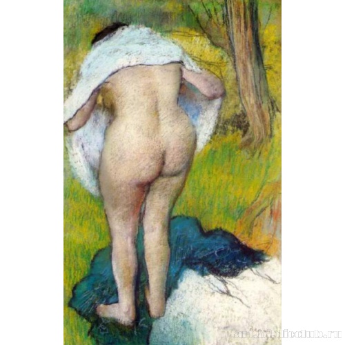 Вытирающаяся женщина