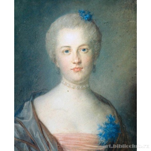 Портрет женщины с голубыми цветами на корсаже