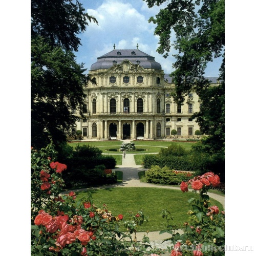 Резиденция епископа, центральный ризалит садового фасада