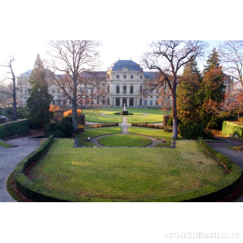 Резиденция епископа. Вид с террасы Хофгартена на партер и садовый фасад