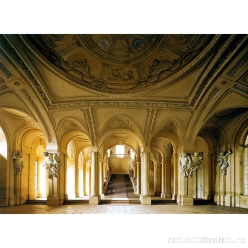 Вид из вестибюля на нижний марш парадной лестницы