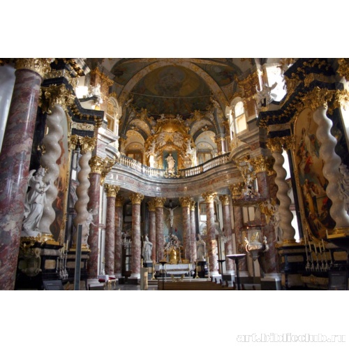 Интерьер придворной церкви (Хофкирхе), фрагмент