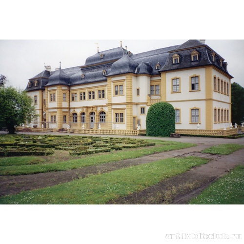 Дворец, вид на восточный фасад