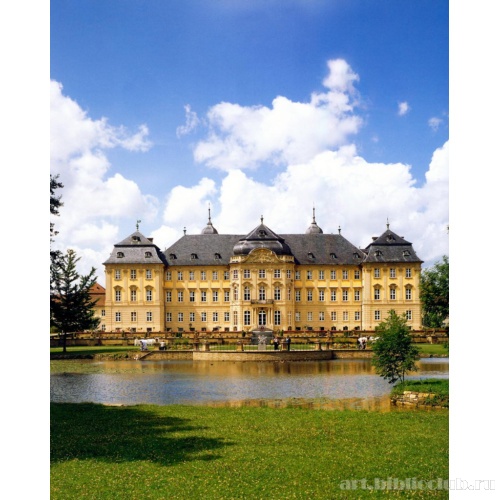 Дворец Вернек, вид от пруда на парковый фасад