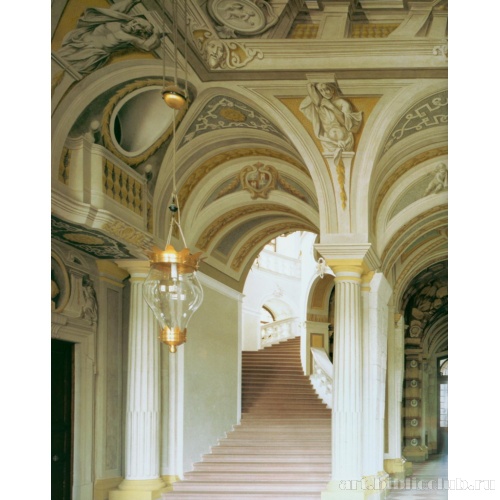 Парадная лестница. Вид из вестибюля на нижние марши, фрагмент