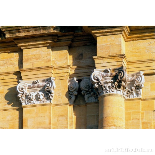 Паломническая церковь Св. Троицы. Фрагмент фасада