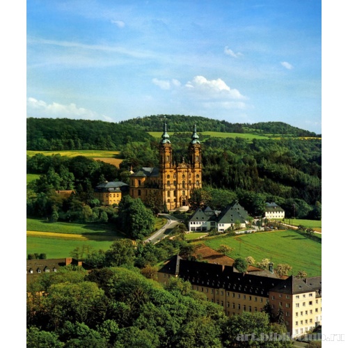 Панорамный вид на церковь Фирцейнхайлиген и аббатство Лангхайм