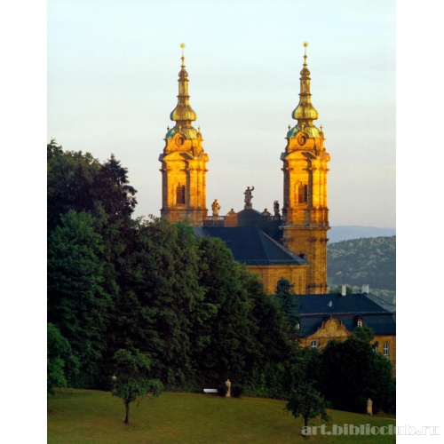 Вид на церковь Фирцейнхайлиген со стороны алтарной апсиды