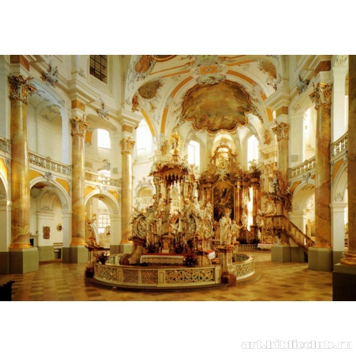 Интерьер церкви Фирцейнхайлиген. Вид на центральный алтарь