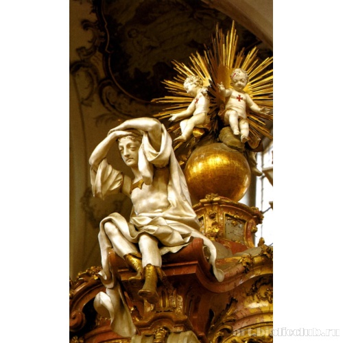 Центральный алтарь. Св. Пантелемон