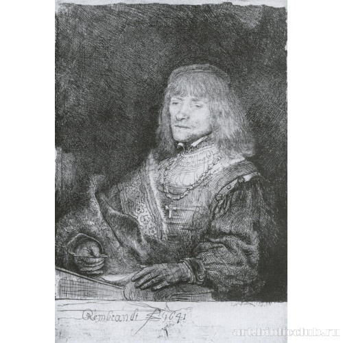 Мужчина с крестом и цепью за столом