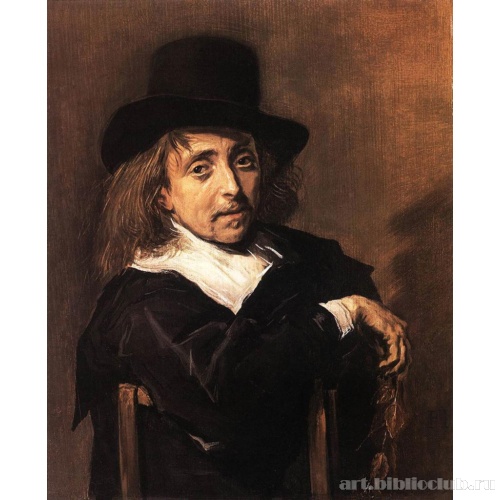 Сидящий мужчина с веткой в руке