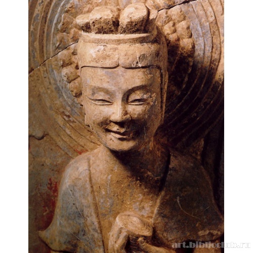 Скульптурная группа: Будда с двумя бодхисаттвами по бокам. Фрагмент