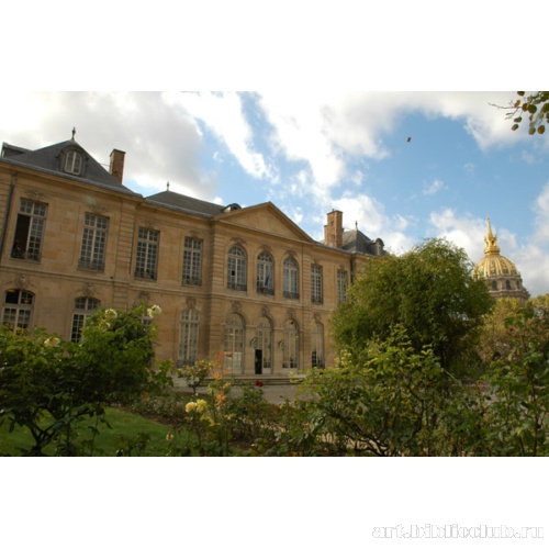 Отель Бирон. Вид на главный фасад