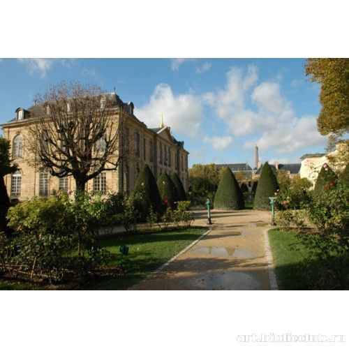 Отель Бирон. Вид на боковой фасад и парк