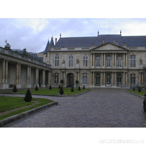 Отель Субиз, фрагмент парадного двора