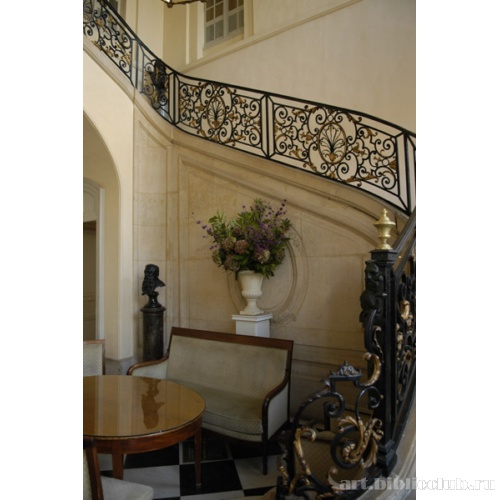 Отель Бирон. Лестница вестибюля