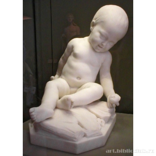 Маленькая девочка с птичкой и яблоком