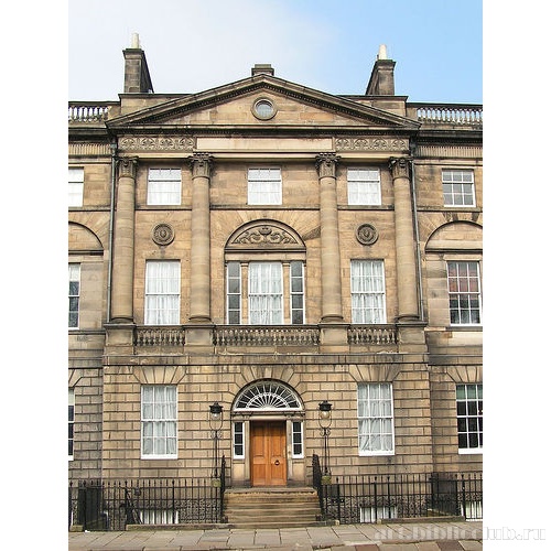 Бьют Хаус на площади Шарлотты, фрагмент фасада