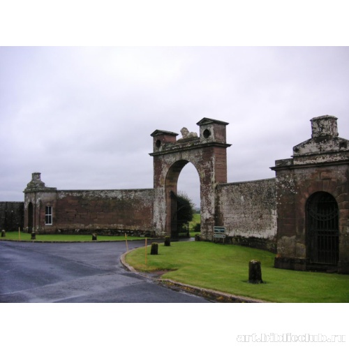 Замок Ведерберн, парадные ворота