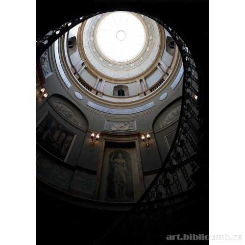 Хоум Хаус. Вид на купол лестничного марша