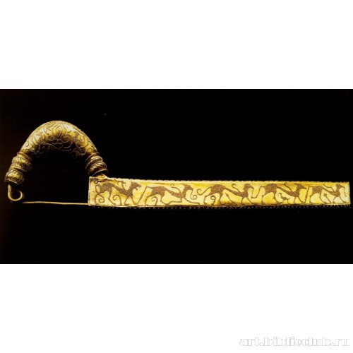 Богато орнаментированная пиявкообразная фибула