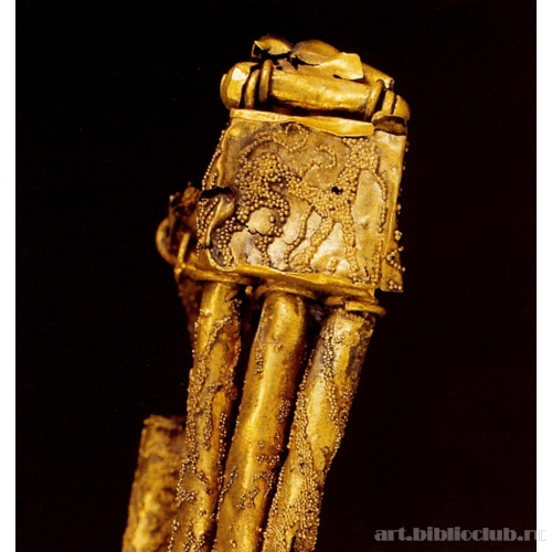 Два спиралевидных браслета. Деталь