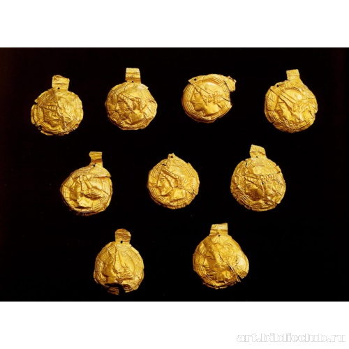 Девять круглых пластинок с изображением профильной женской головы