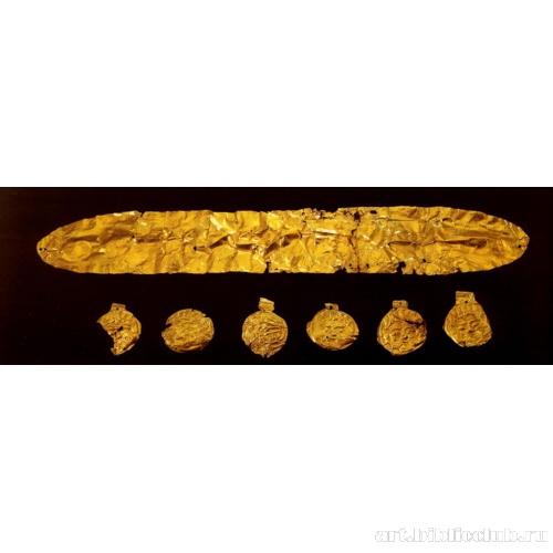 Диадема в форме ленты с шестью подвесками, украшенными масками