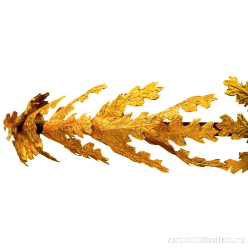 Диадема из золотых листьев