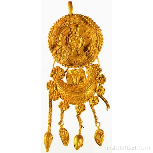 Золотые серьги ладьевидного типа с цветочным декором