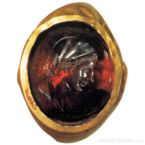Кольцо с женским портретом