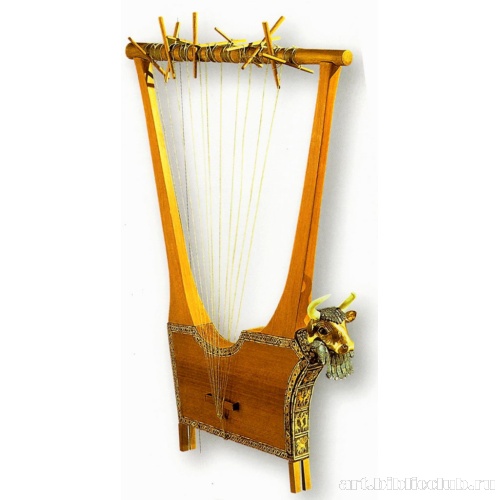 Лира с золотыми накладками и головой быка