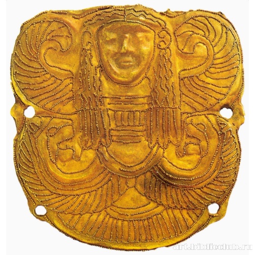 Небольшая бляшка с фигуркой крылатой женщины