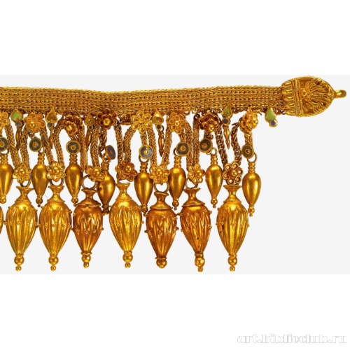 Ожерелье из переплетенной косички с двумя рядами подвесок в виде амфор