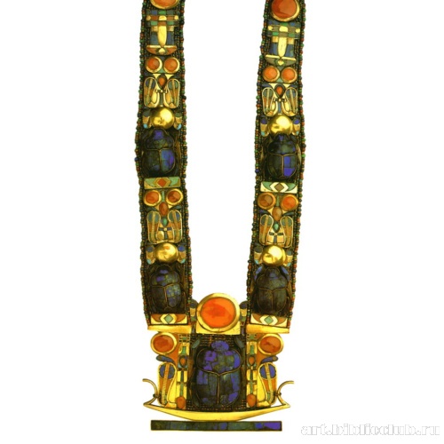 Ожерелье с изображением священных жуков-скарабеев