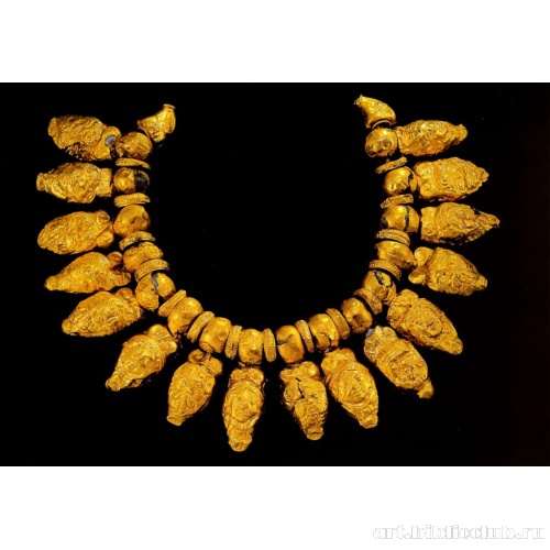 Ожерелье с шестнадцатью подвесками