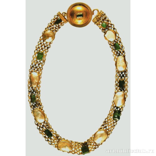 Ожерелье, украшенное изумрудами и жемчугом в овальных кастах