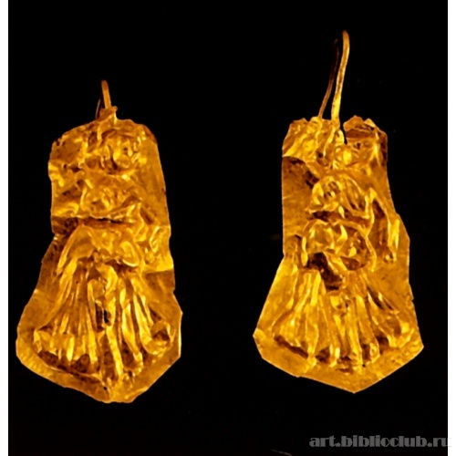 Пара серег с подвесками в форме орнаментированных пластинок