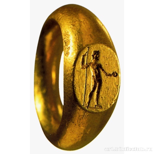Перстень-печатка с изображением мужчины с копьем и патерой