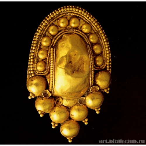 Серьга в форме грозди винограда с жемчужным обрамлением