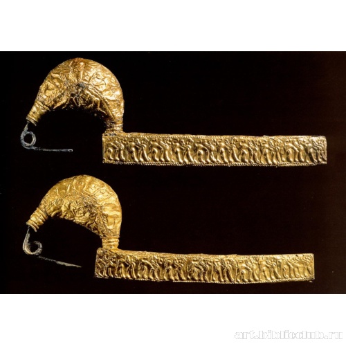 Фибула с фигурой сфинги и удлиненным приемником с фризом животных