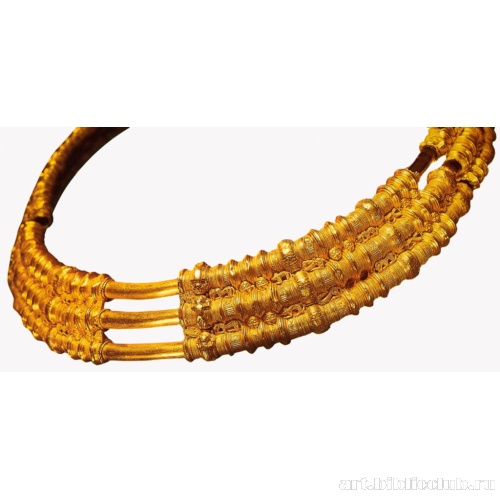 Узорчатое «жесткое» ожерелье из трех концентрических кругов. Фрагмент
