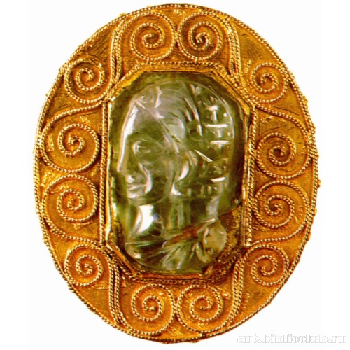 Камея. Фрагмент украшения скипетра «Длань справедливости французских королей»